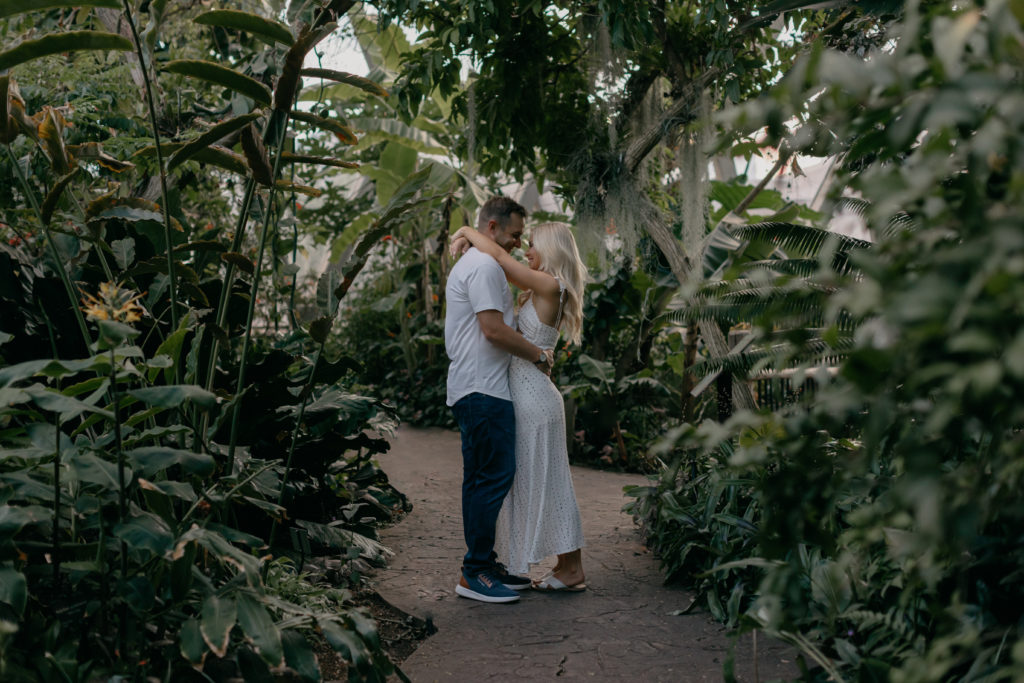 Couples takes Denver Botanic gardens engagement photos